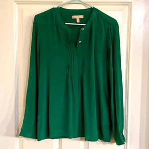 Banana republic green silk long sleeve blouse with front pleated detail